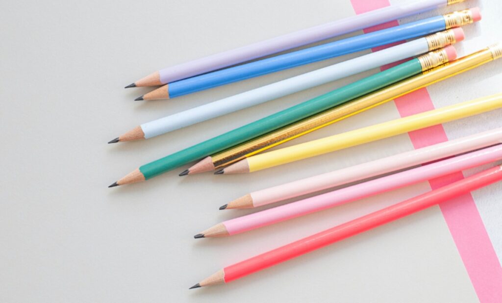 مداد چوبی، از لوازم تحریر ضروری برای تمامی مقاطع تحصیلی- تحریر گستر