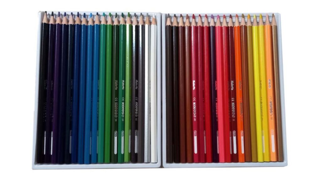 مداد رنگی‌های برند کورس در اندازه‌ها و تنوع‌های مختلف- تحریر گستر