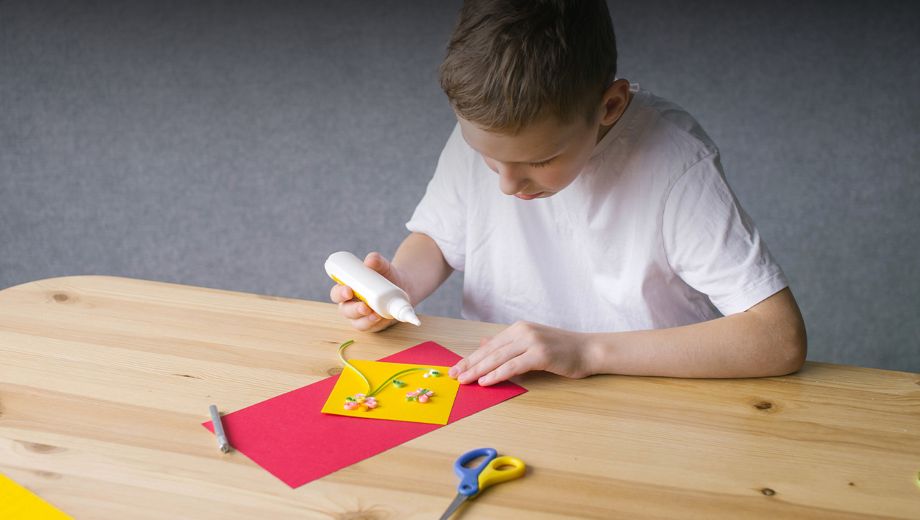 انتخاب چسب مناسب مدرسه