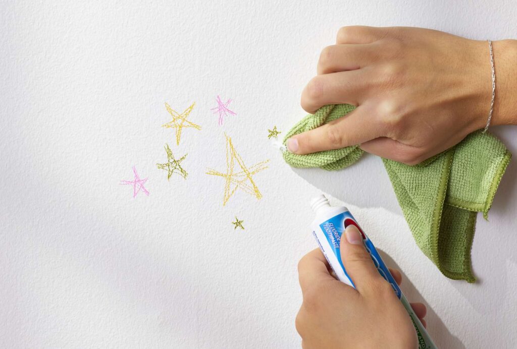 نکات  پاك كردن مداد از روی دیوار رنگ پلاستیک